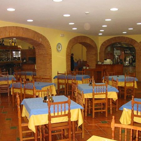 Hostal-Restaurante El Paisano Guadalema de los Quinteros Exterior photo