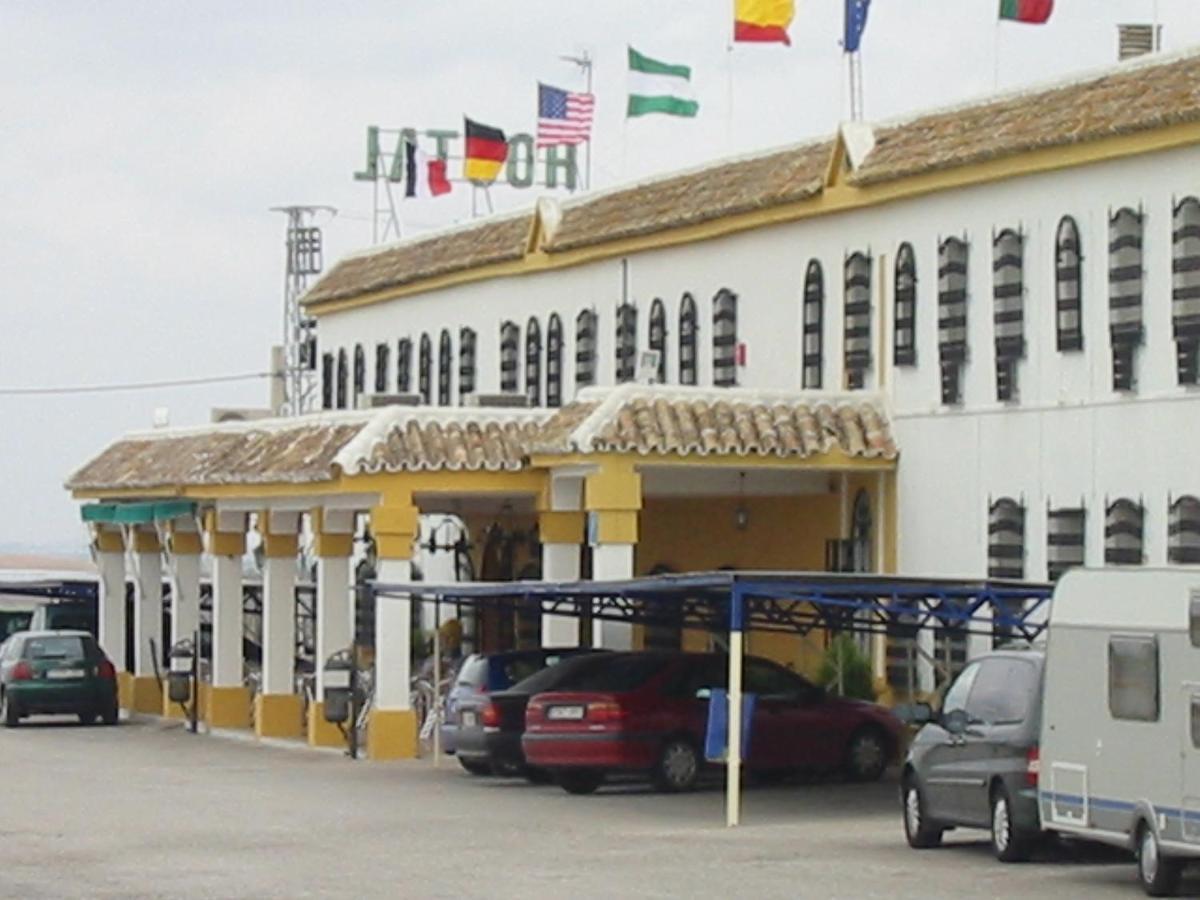 Hostal-Restaurante El Paisano Guadalema de los Quinteros Exterior photo