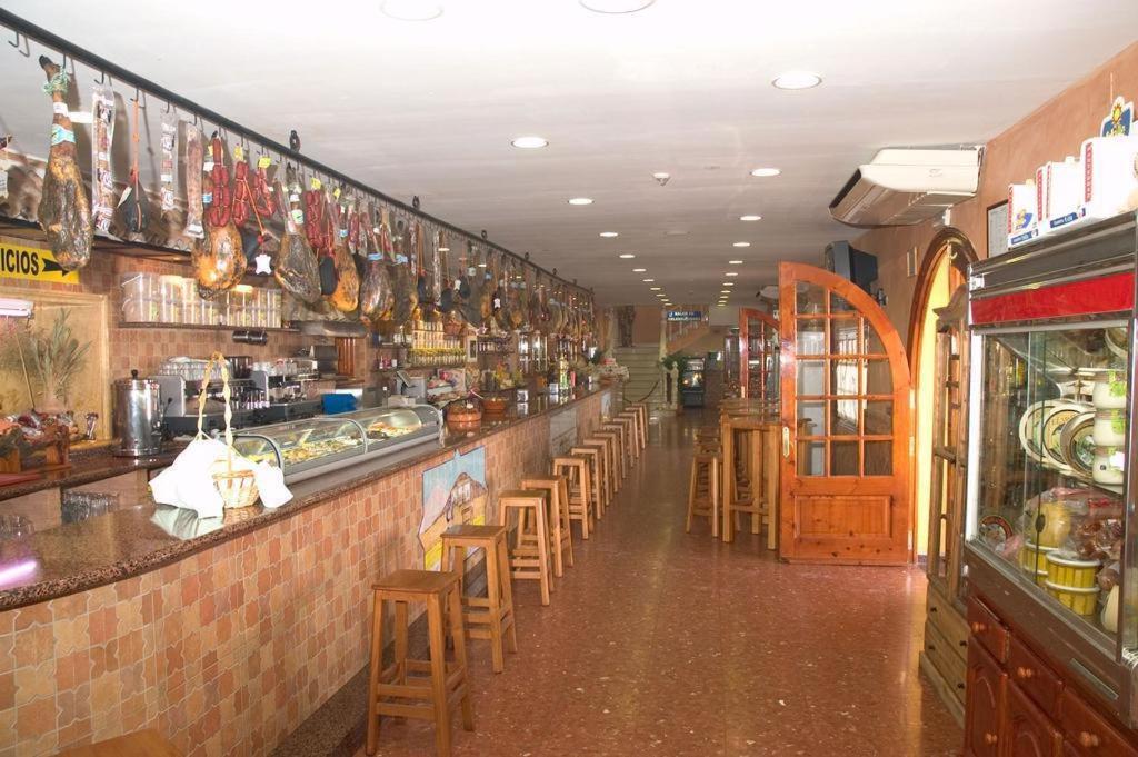 Hostal-Restaurante El Paisano Guadalema de los Quinteros Exterior photo